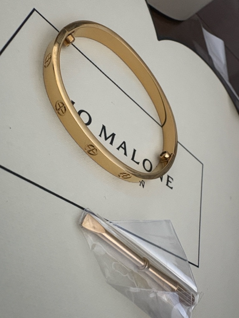 18k love gold plated LIKE Elegant Gold Bangle Bracelet